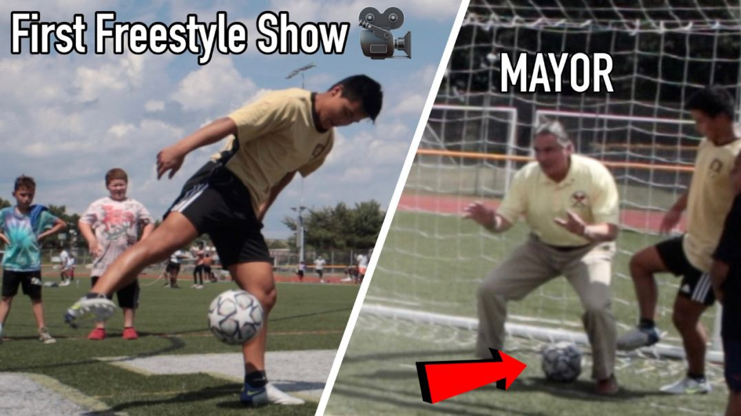 College Soccer Player Football Freestyle Show For The Kids