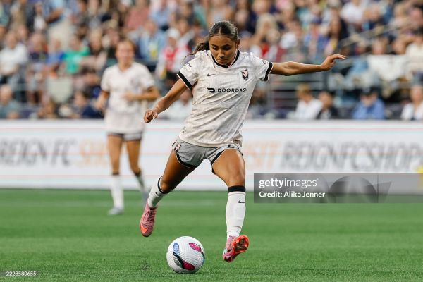 Alyssa Thompson Goes Across the Pond